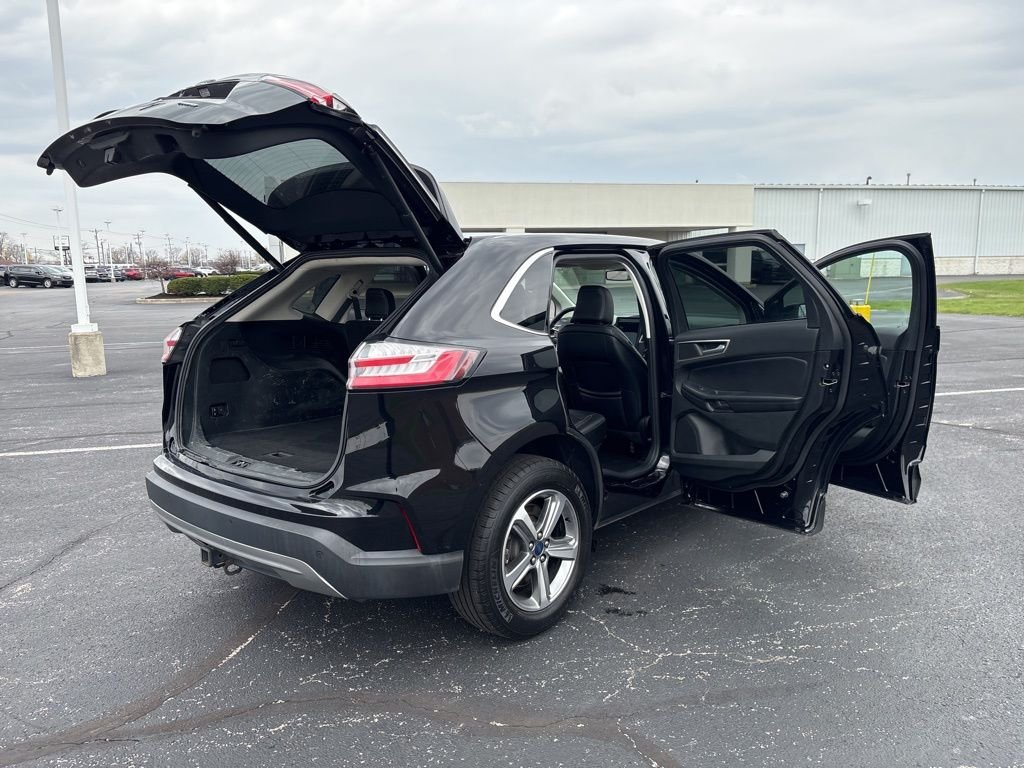 Used 2022 Black Ford SEL image 16