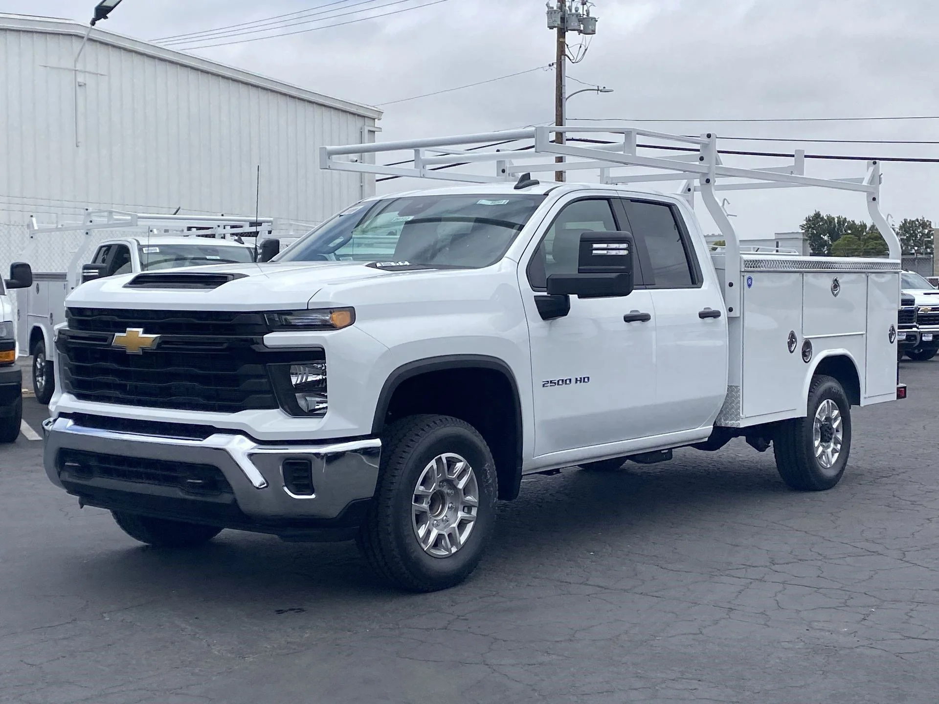 New 2026 Summit White Chevrolet WT image 2