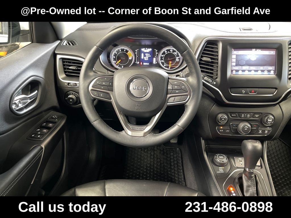 Used 2019 White Jeep Latitude Plus image 17