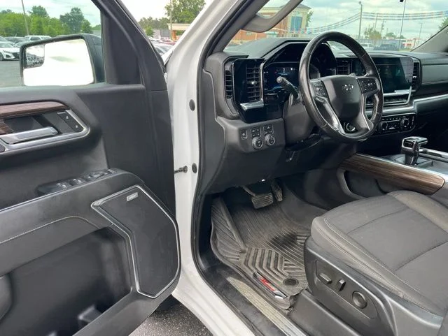 Used 2022 White Chevrolet LT Trail Boss image 5