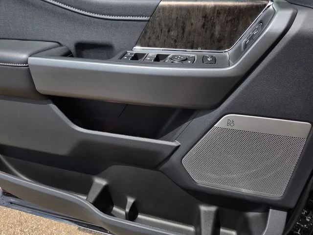 New 2026 Agate Black Metallic Ford F-250® Lariat® image 36