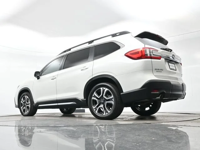 Used 2023 Crystal White Pea Subaru Limited image 31