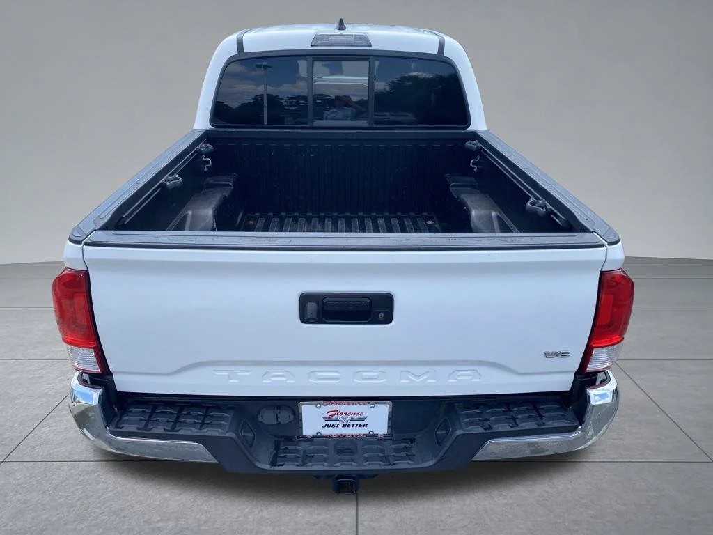 Used 2016 White Toyota SR5 image 10