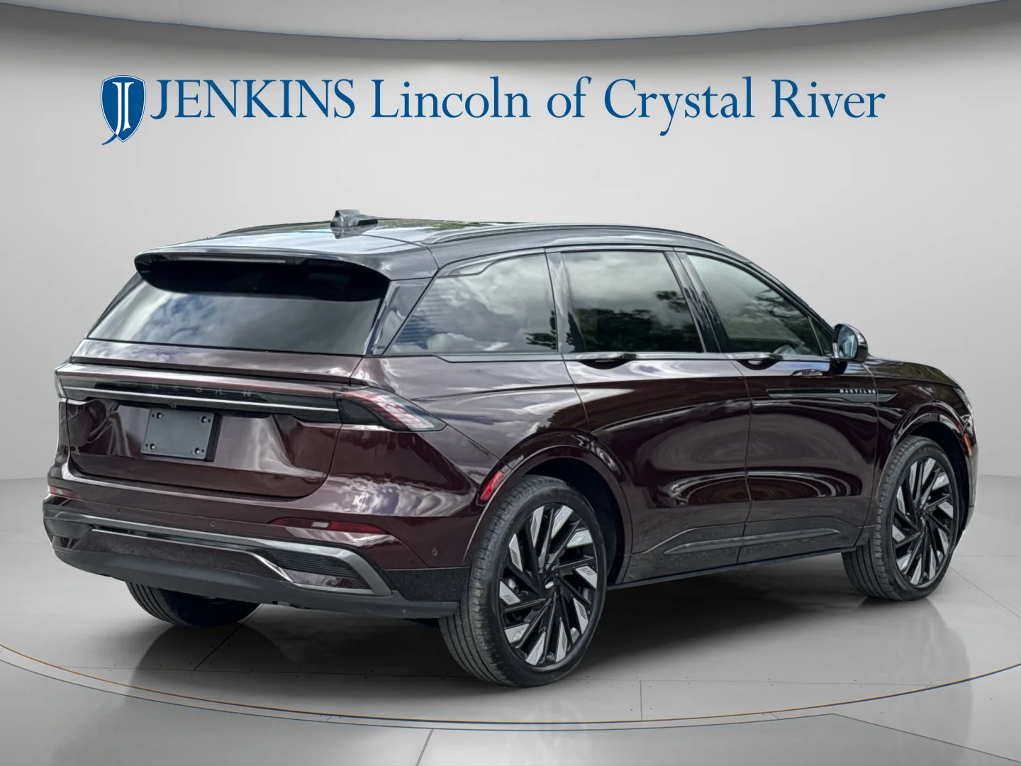 Used 2024 Diamond Red Metallic Clearcoat Lincoln Reserve image 5