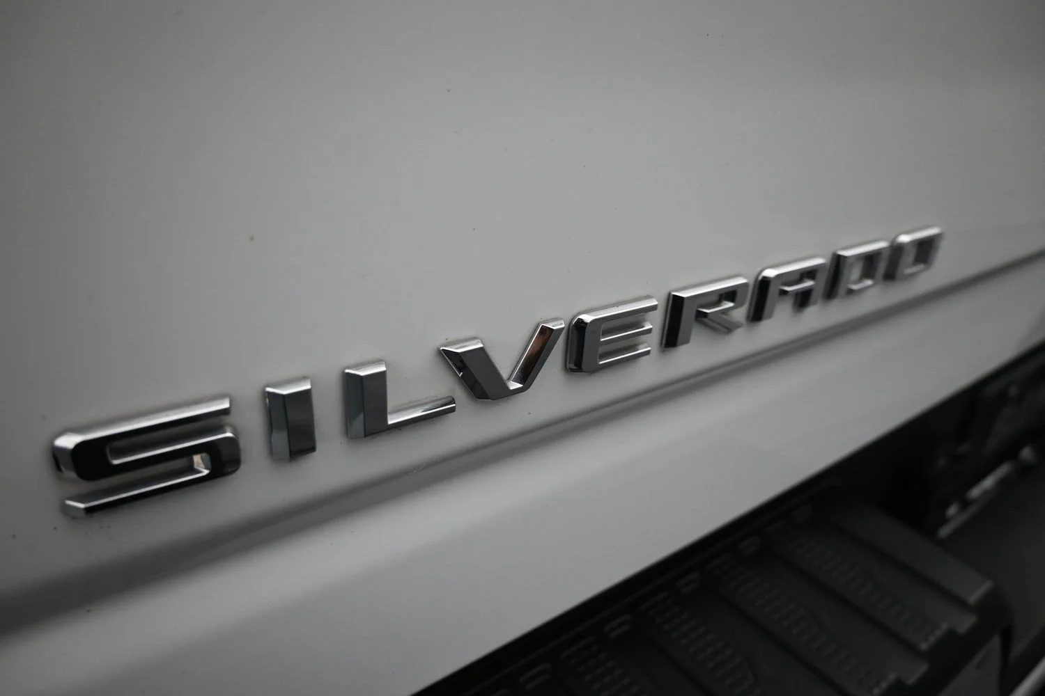 Used 2025 White Chevrolet LT image 13