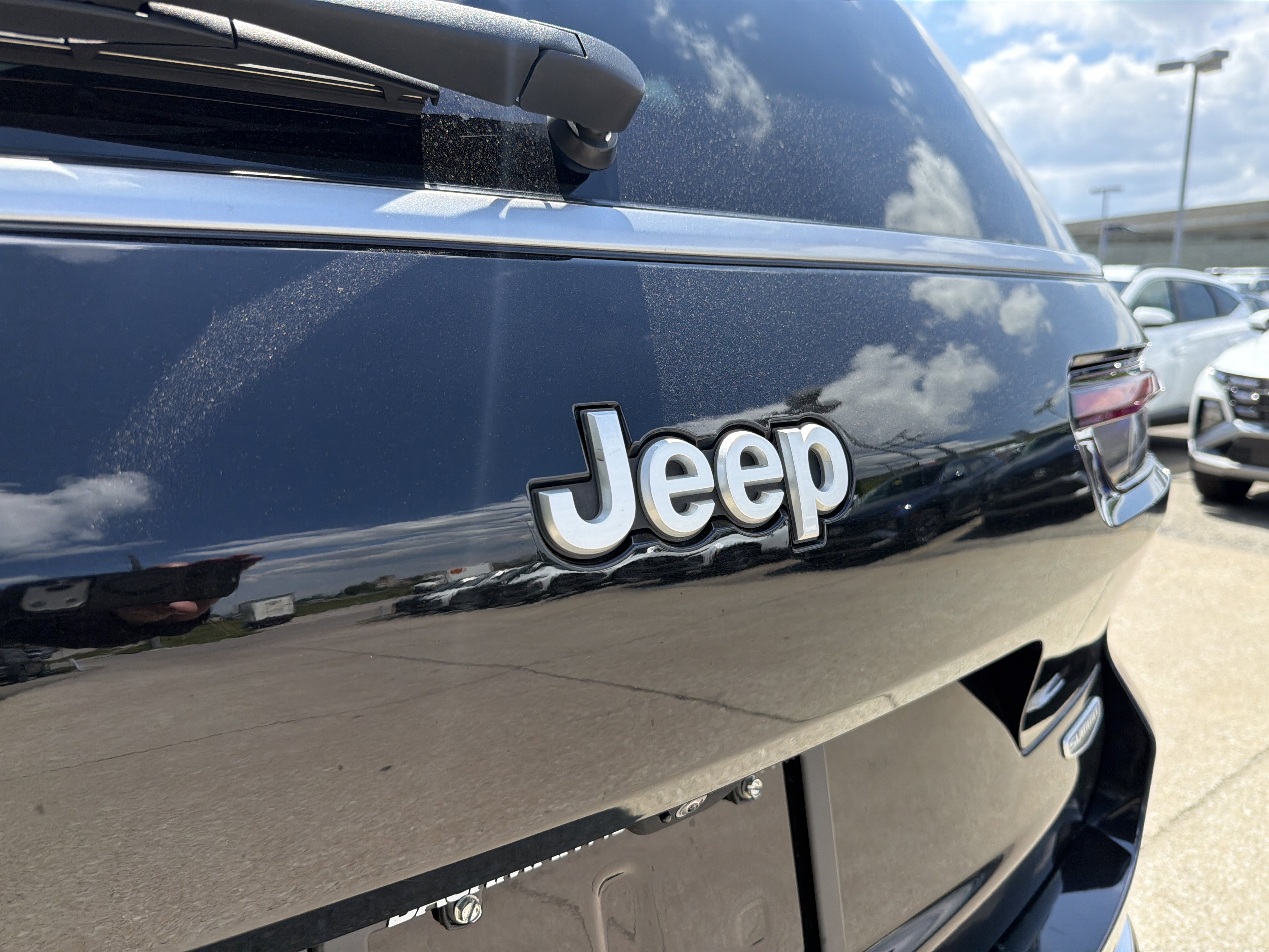 Used 2024 Diamond Black Crystal Pearlcoat Jeep Summit Reserve image 11
