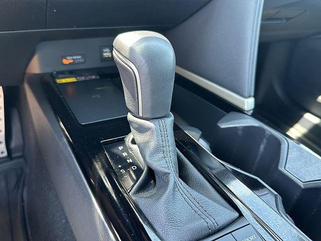 Certified Used 2025 WIND CHILL PEARL Toyota  image 33