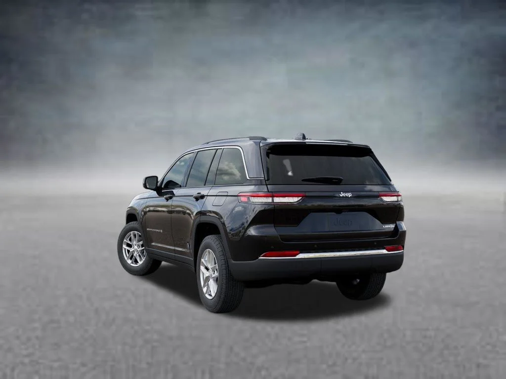New 2026 Diamond Black Crystal Pearl-Coat Exterior Paint Jeep Laredo X image 3