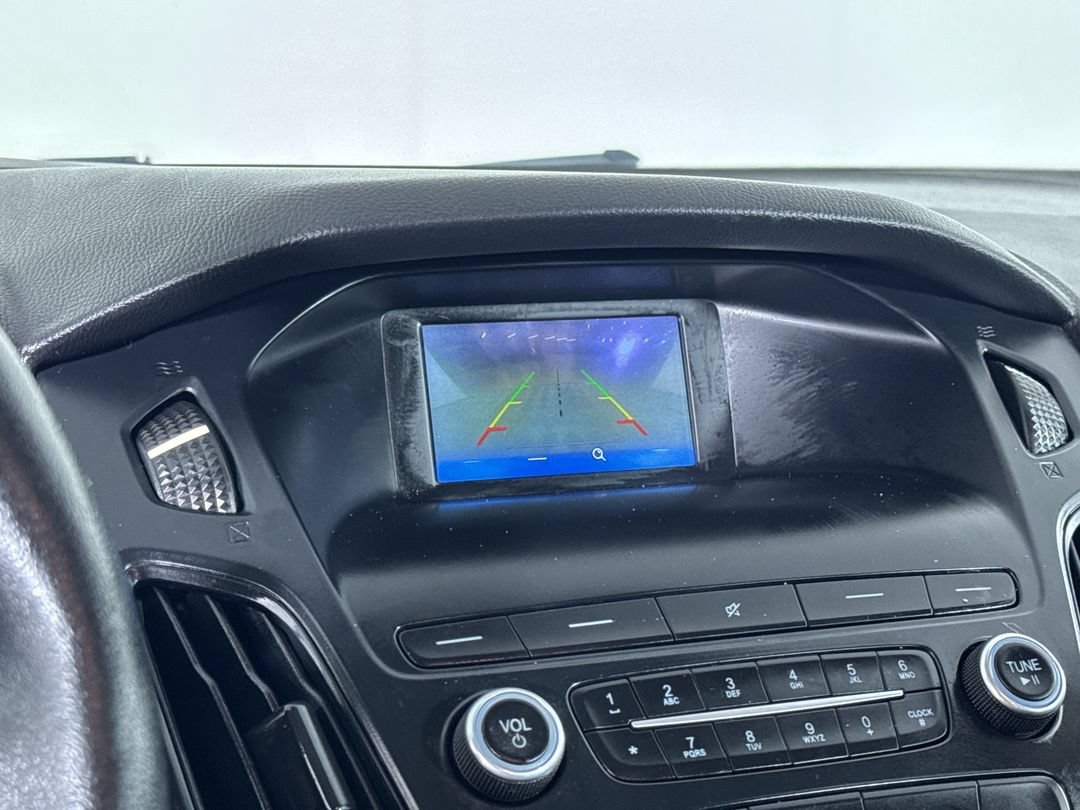 Used 2018 Blue Ford SE image 18