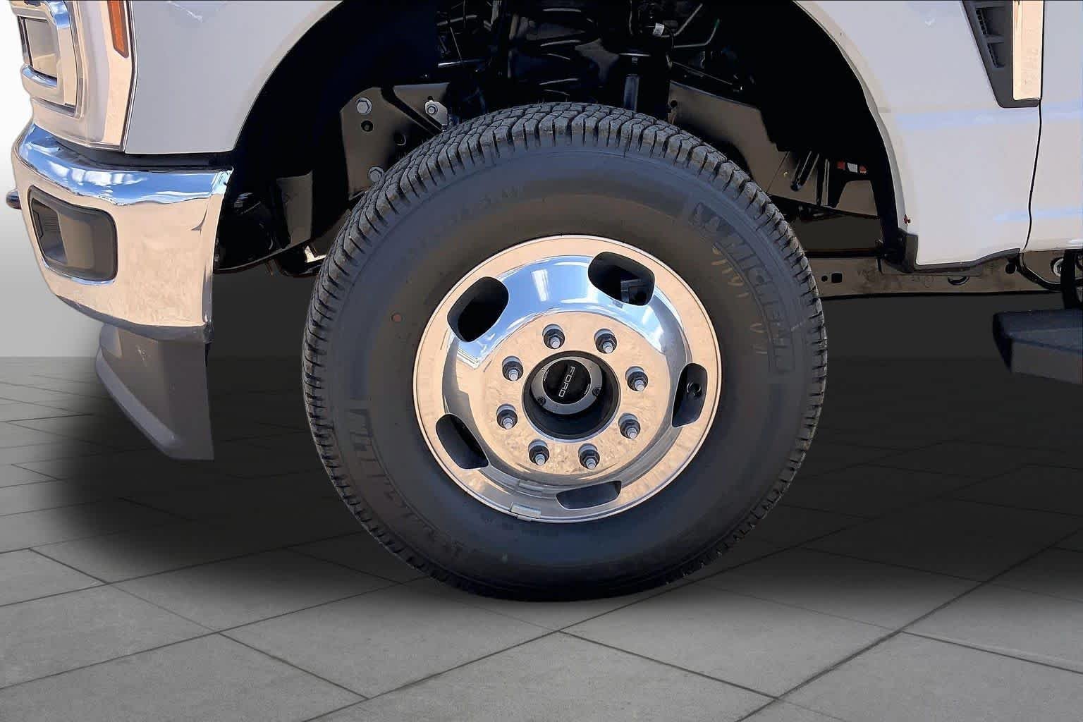 New 2026 Avalanche Ford F-350® Lariat® image 11