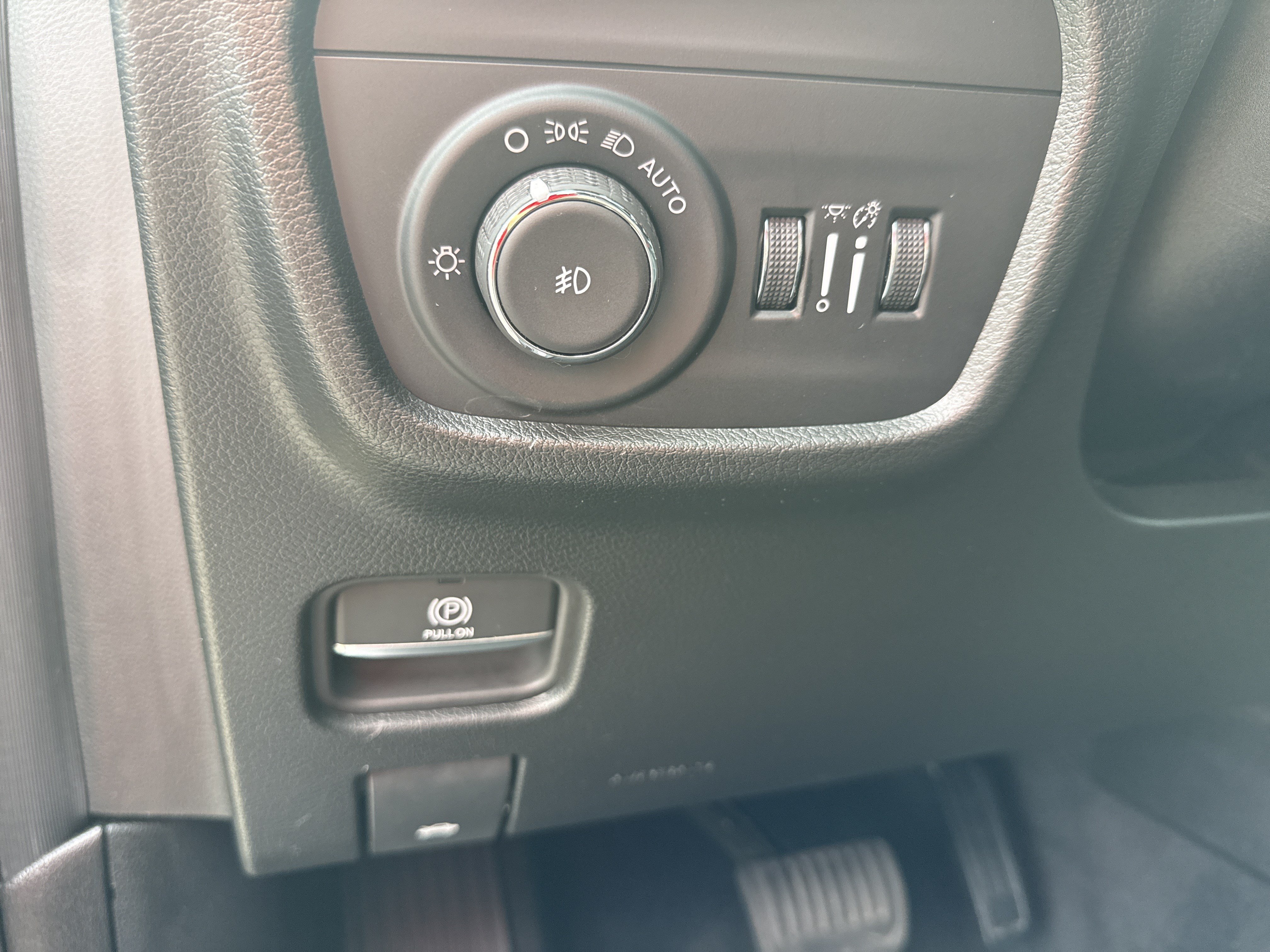 Used 2023 Rocky Mountain Pearlcoat Jeep Overland image 33