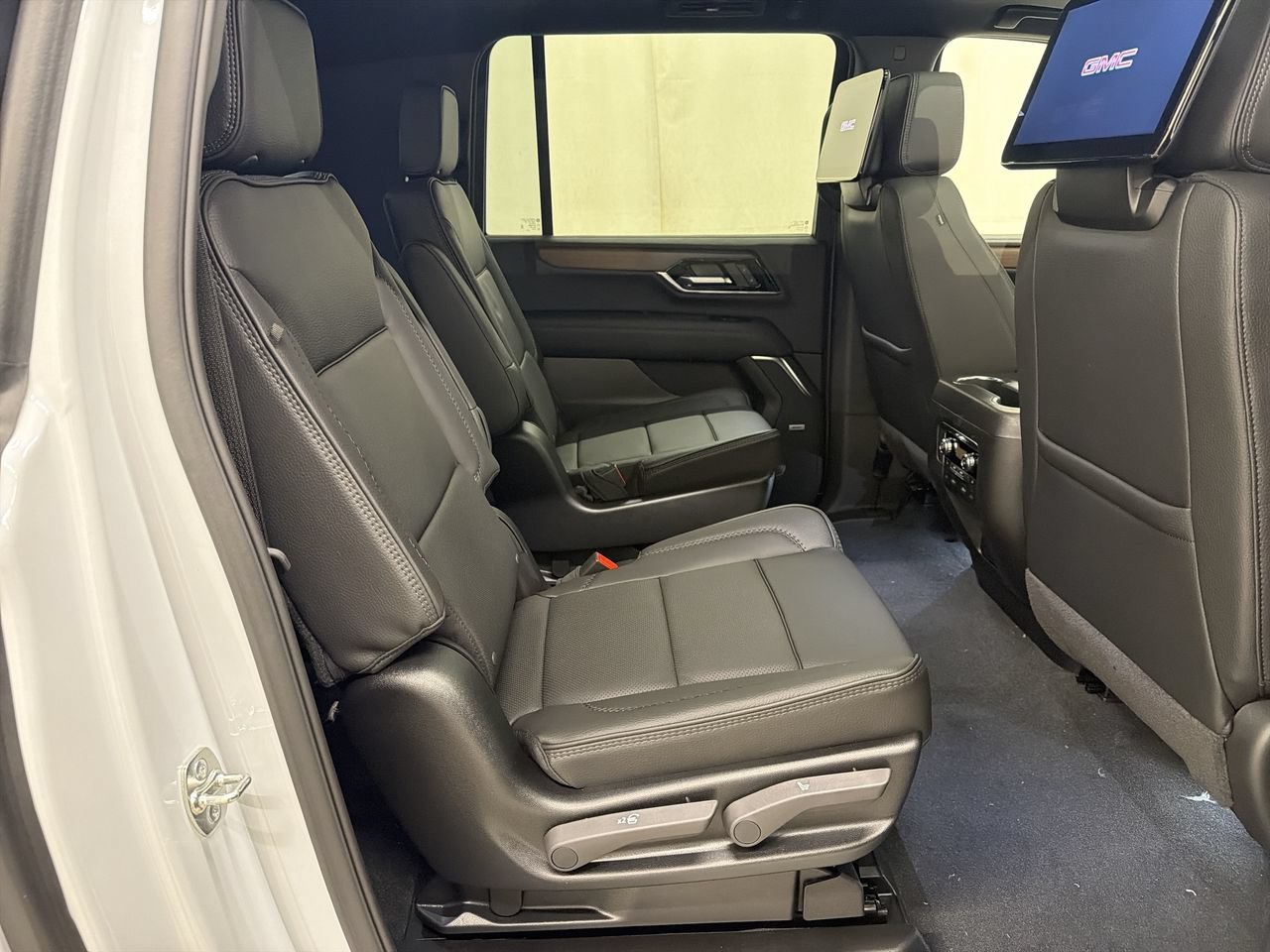 2026 GMC Yukon XL Denali - Photo 20