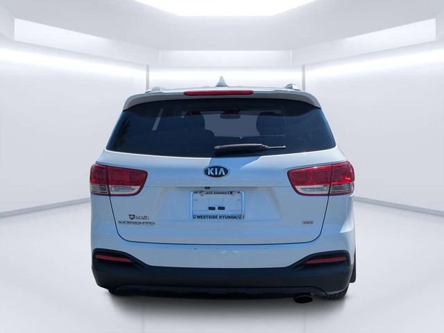 Used 2018 White Kia LX image 4