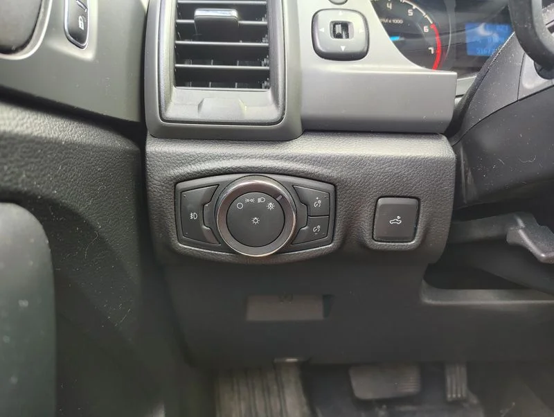 Used 2019 Blue Ford XL image 10