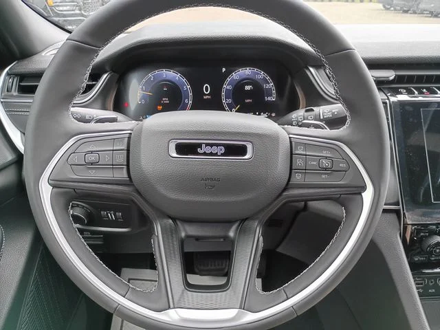 New 2026 Silver Zynith Exterior Paint Jeep Laredo X image 14