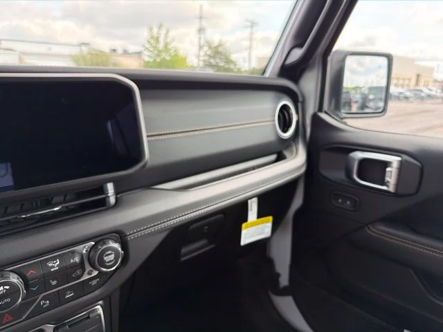New 2027 White/off-white Jeep Sahara image 20