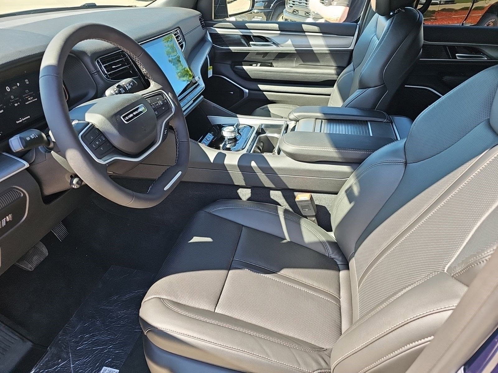 New 2026 Fathom Blue Pearlcoat Jeep Upland image 17