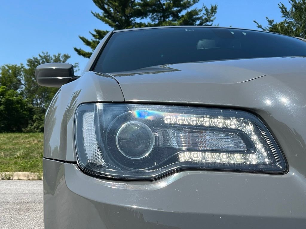 Used 2019 White Chrysler S image 10