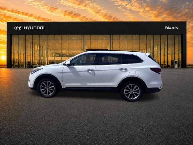Used 2018 White Hyundai SE image 9