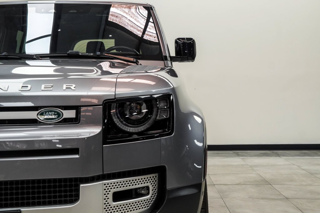 Used 2023 Gray Land Rover SE image 6