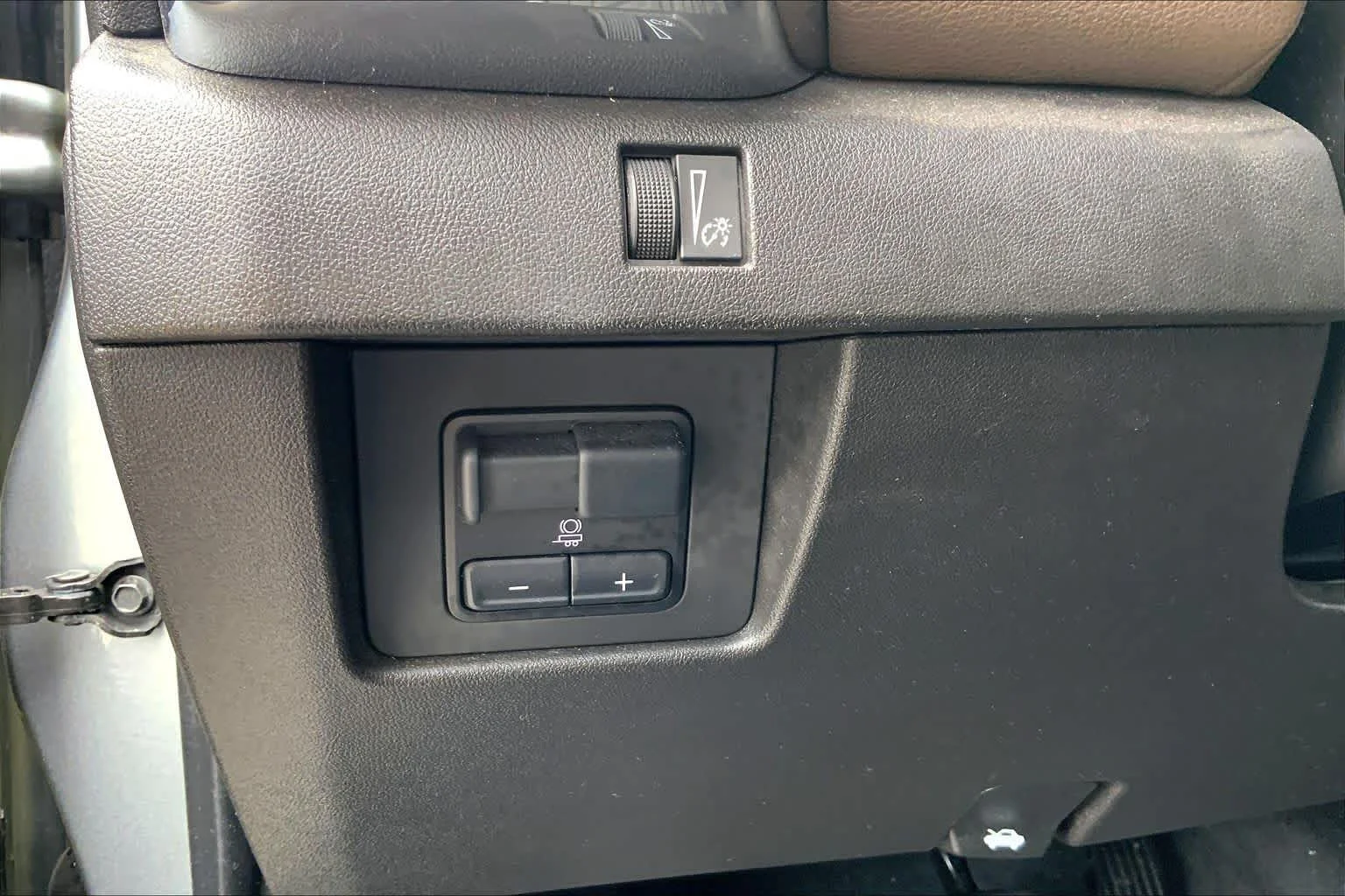 Used 2024 Sterling Metallic GMC 4WD Denali image 33