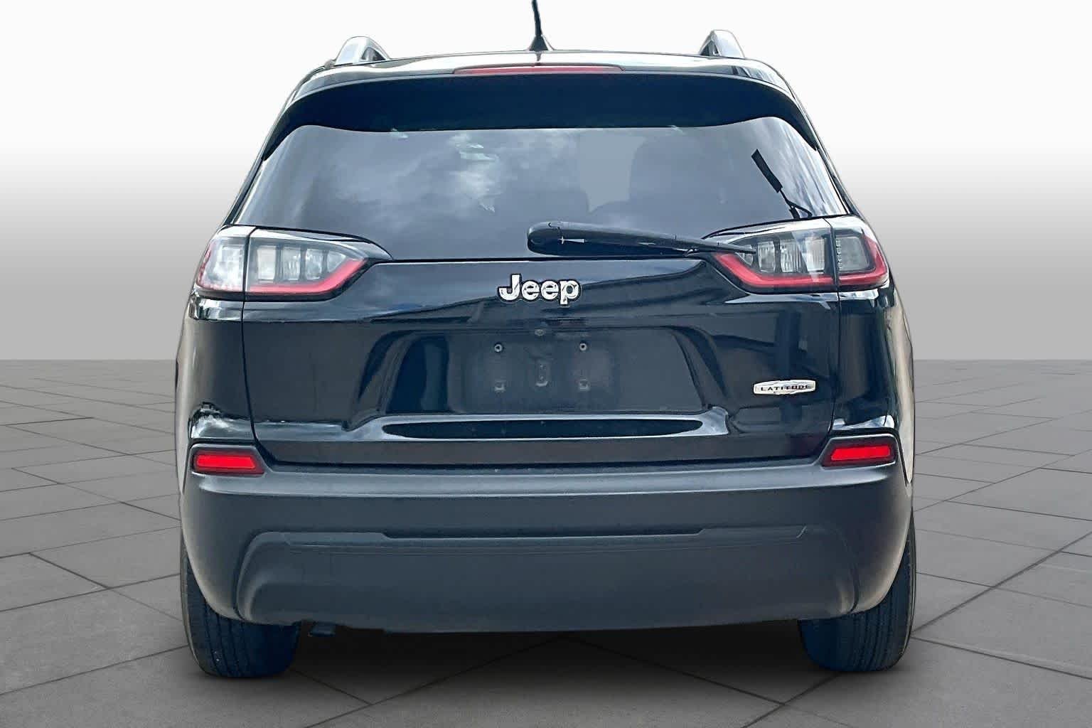 Used 2019 Diamond Black Crystal Pearlcoat Jeep Latitude Plus image 5
