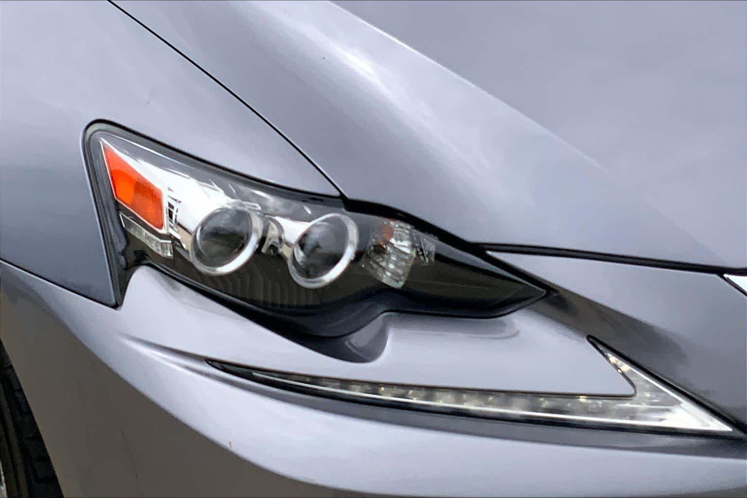 Used 2014 Nebula Gray Pearl Lexus  image 27