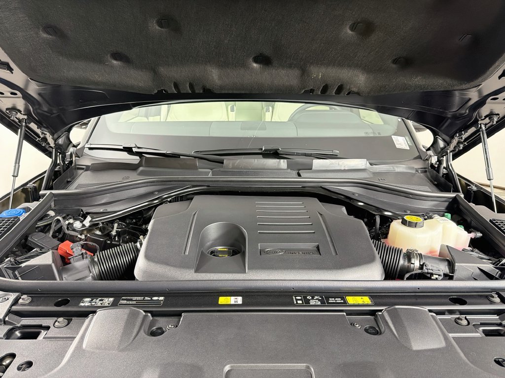 New 2027 Santorini Black Land Rover SE image 31