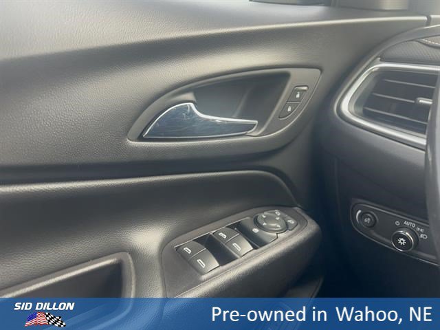 Used 2019 Iridescent Pearl Tricoat Chevrolet Premier image 13