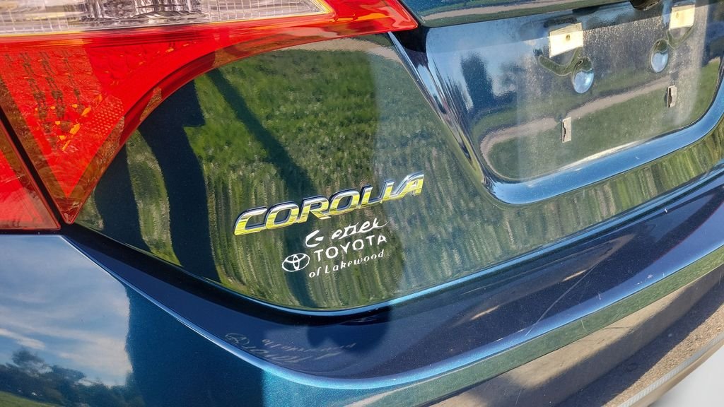 Used 2018 Blue Toyota LE image 10
