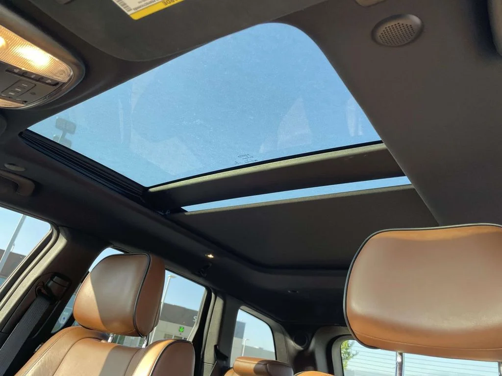 Used 2020 Diamond Black Crystal Pearlcoat Jeep Overland image 9