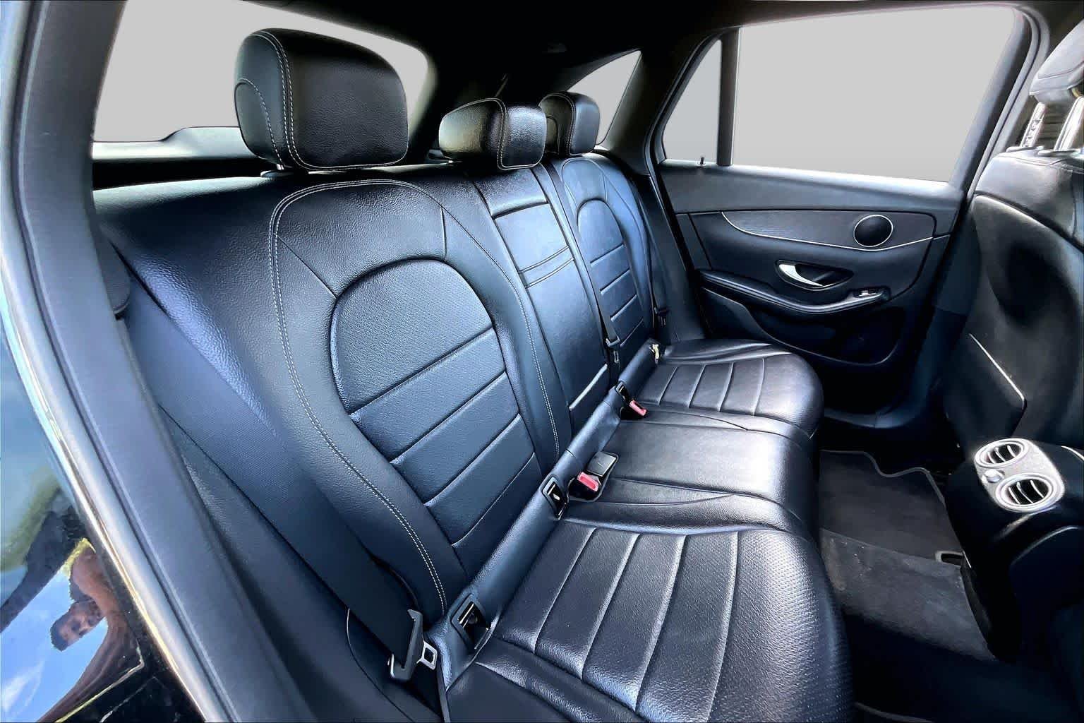 Used 2022  Mercedes-Benz GLC 300 image 19