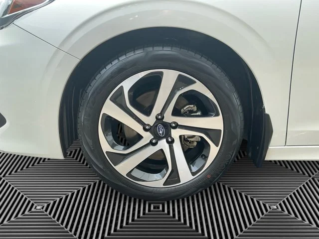 Used 2022 Crystal White Pearl Subaru Limited image 14