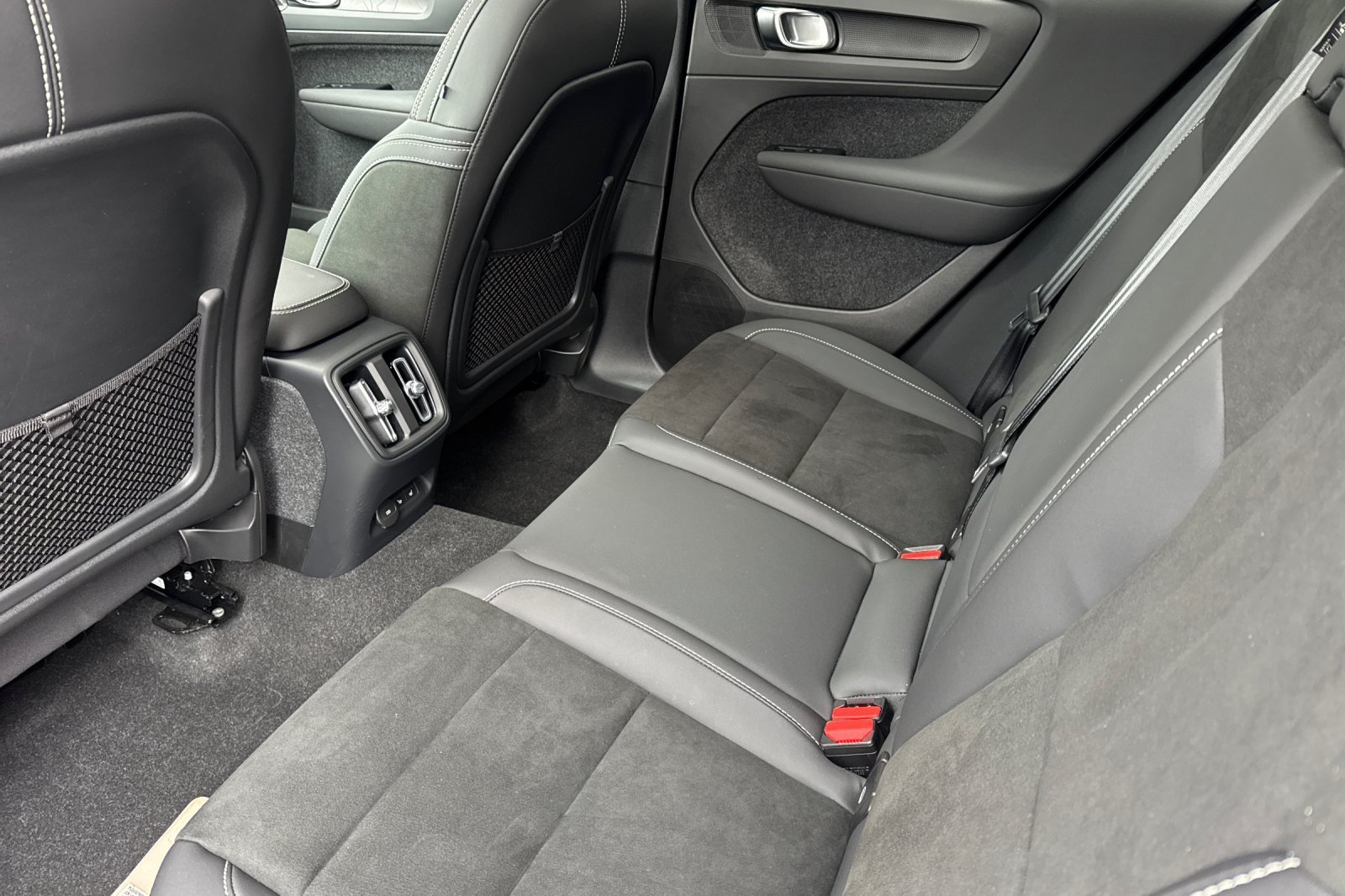 Used 2023 White Volvo Ultimate image 12