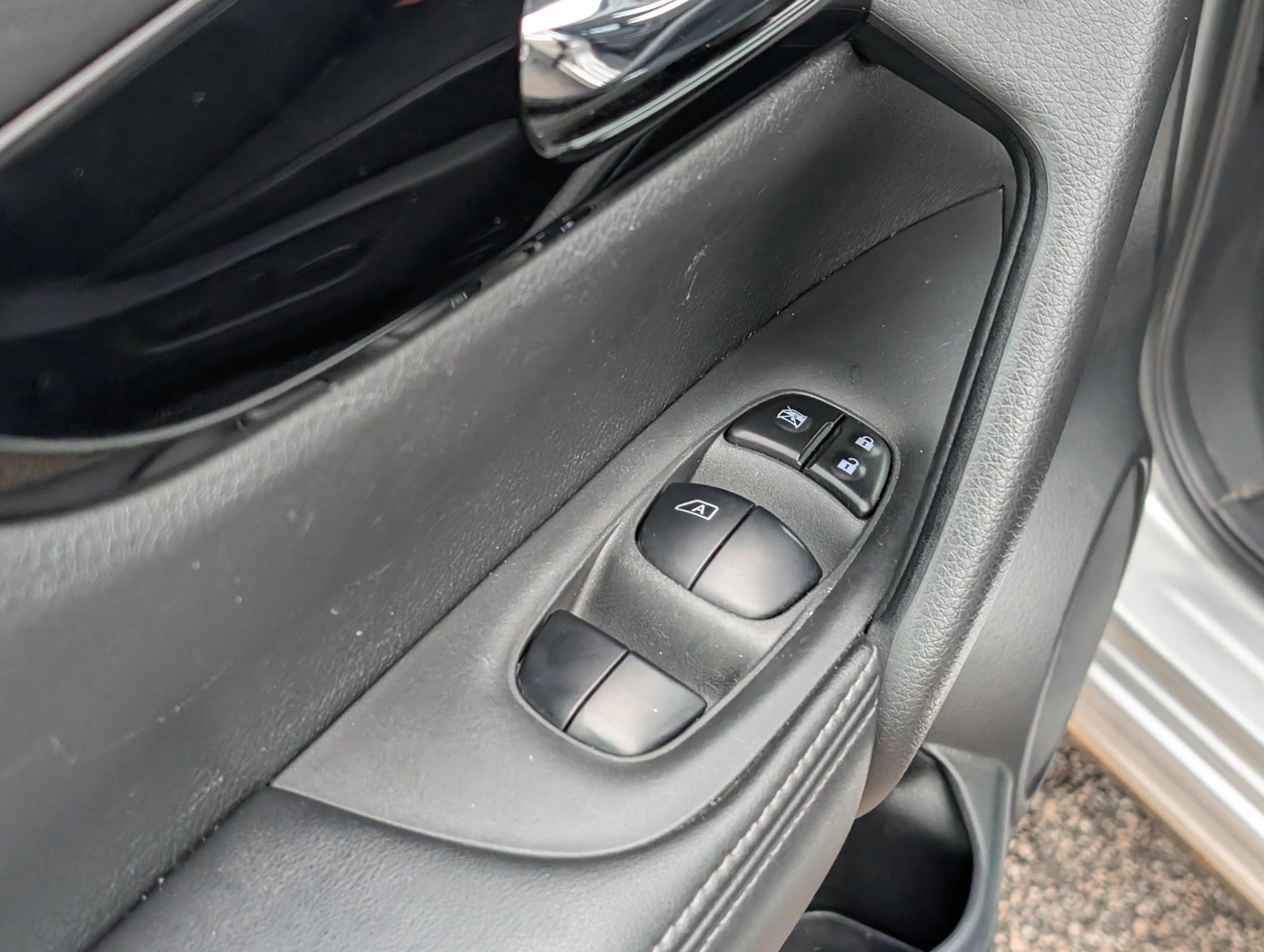 2022 Nissan Rogue Sport SV - Photo 15