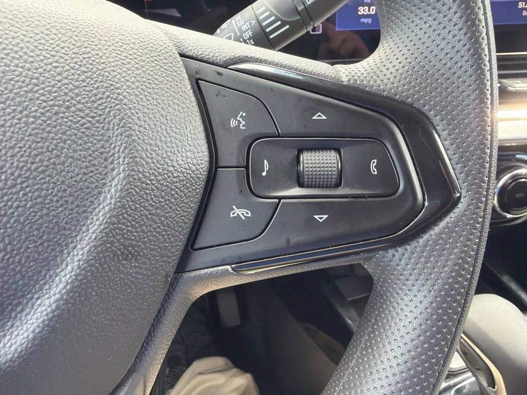 Used 2025 Summit White Chevrolet LT image 11