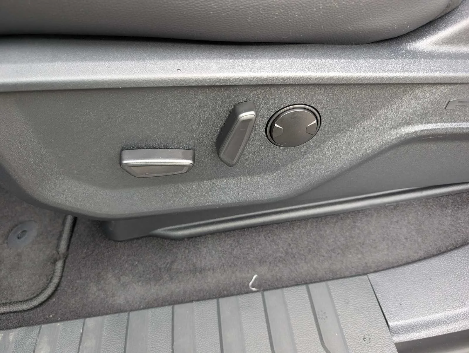New 2026 Avalanche Ford Lariat® image 31