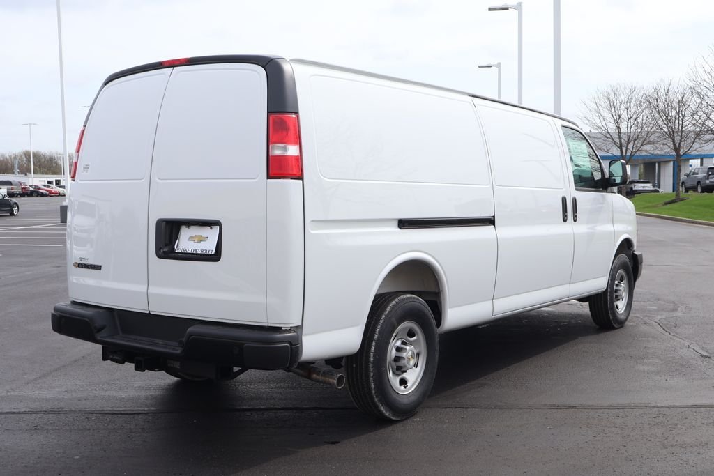 New 2026 Summit White Chevrolet WT image 8