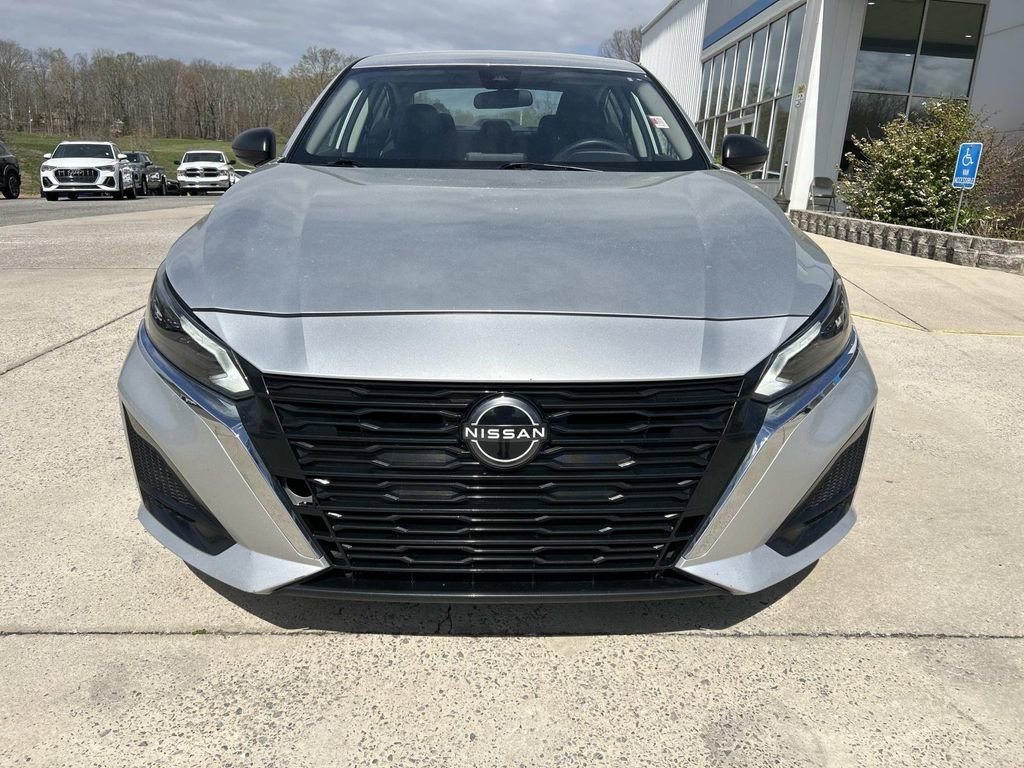 Used 2024 Brilliant Silve Nissan 2.5 SV image 9