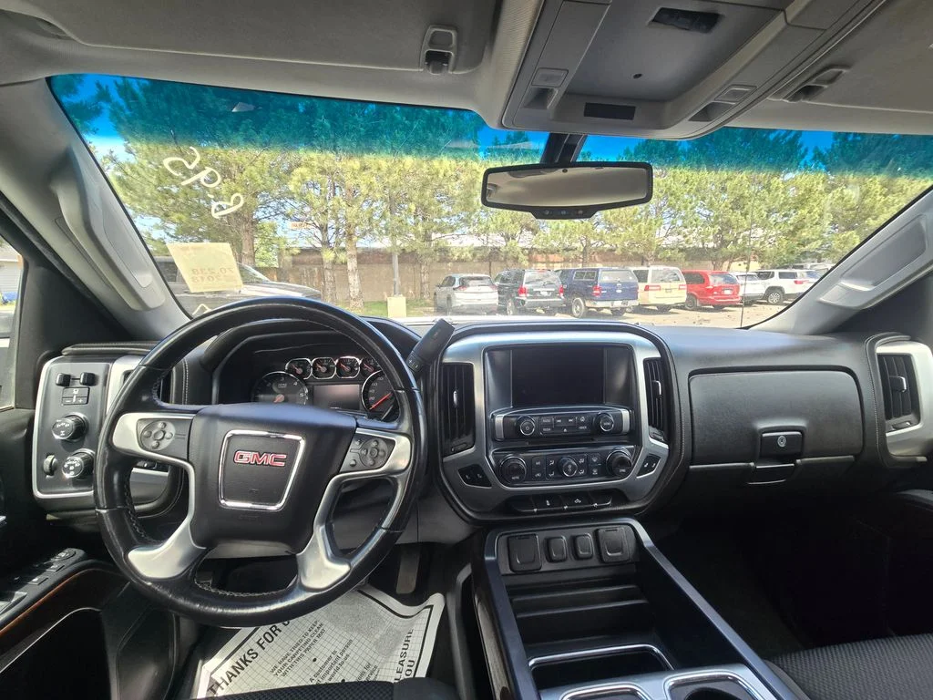 Used 2018 White GMC SLE image 10