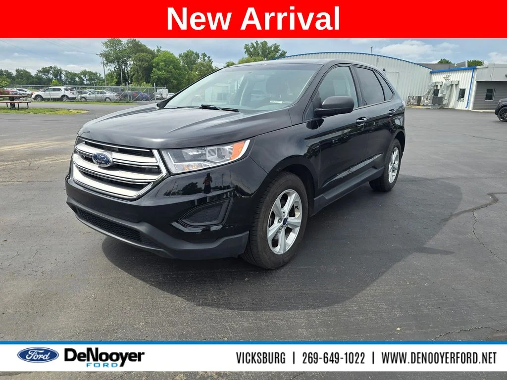 Used 2018 Shadow Black Ford SE image 1