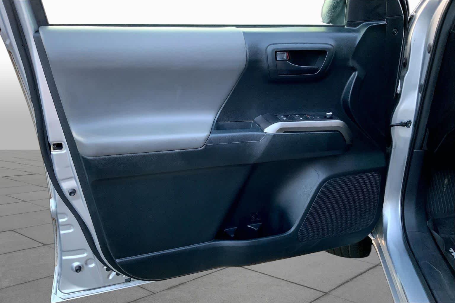 Used 2016 Silver Sky Metallic Toyota SR5 image 19
