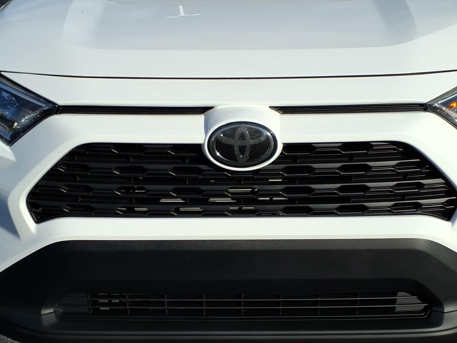 Used 2020 Super White Toyota XLE Premium image 14