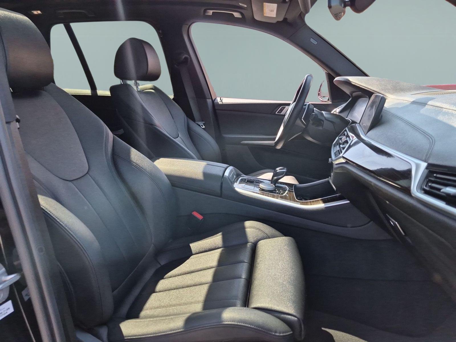 Used 2020 Black BMW xDrive40i image 28