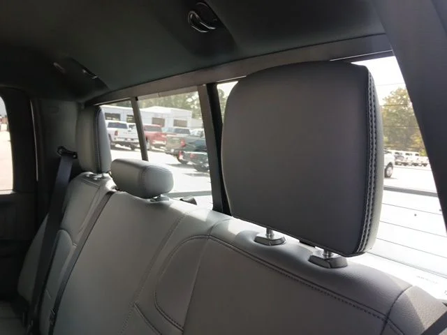 New 2026 Bright White Clear-Coat Exterior Paint RAM Tradesman image 19