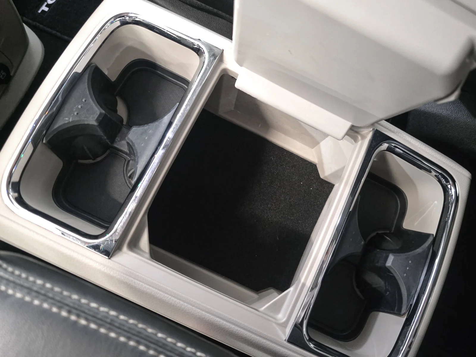 Used 2013 Black Chrysler Touring-L image 32