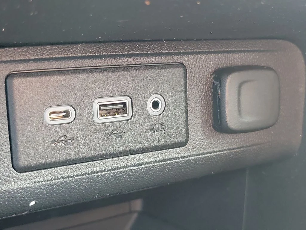 Used 2022 Blue Buick Select image 18