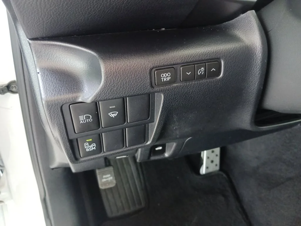Used 2020 White Lexus 300 image 37