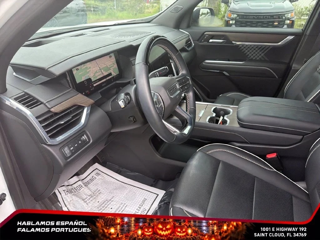 Used 2024 White Frost Tricoat GMC Denali image 17