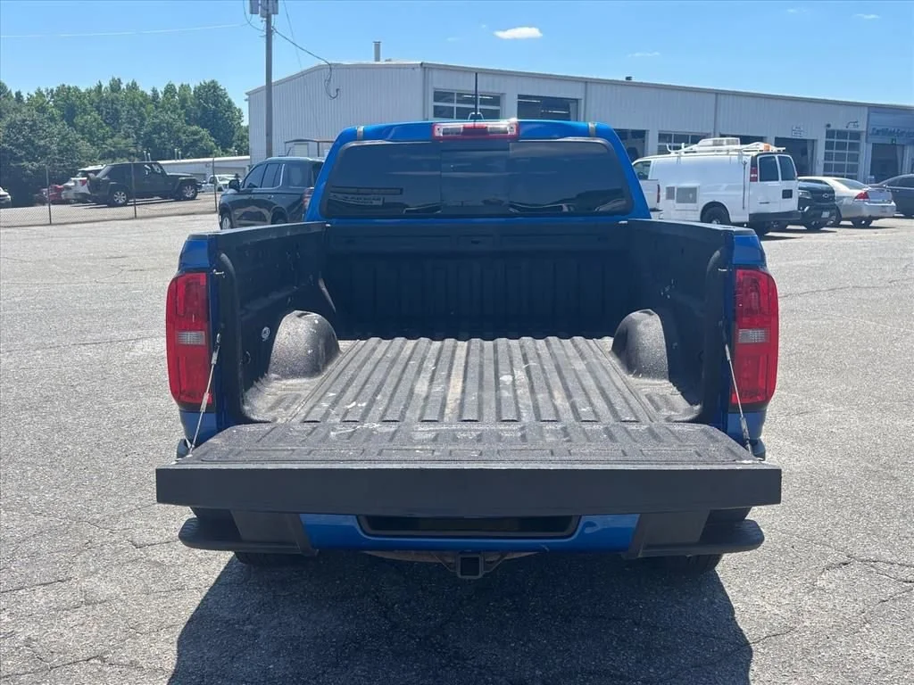 Used 2018 KINETIC BLUE METALLIC Chevrolet 4WD LT image 26